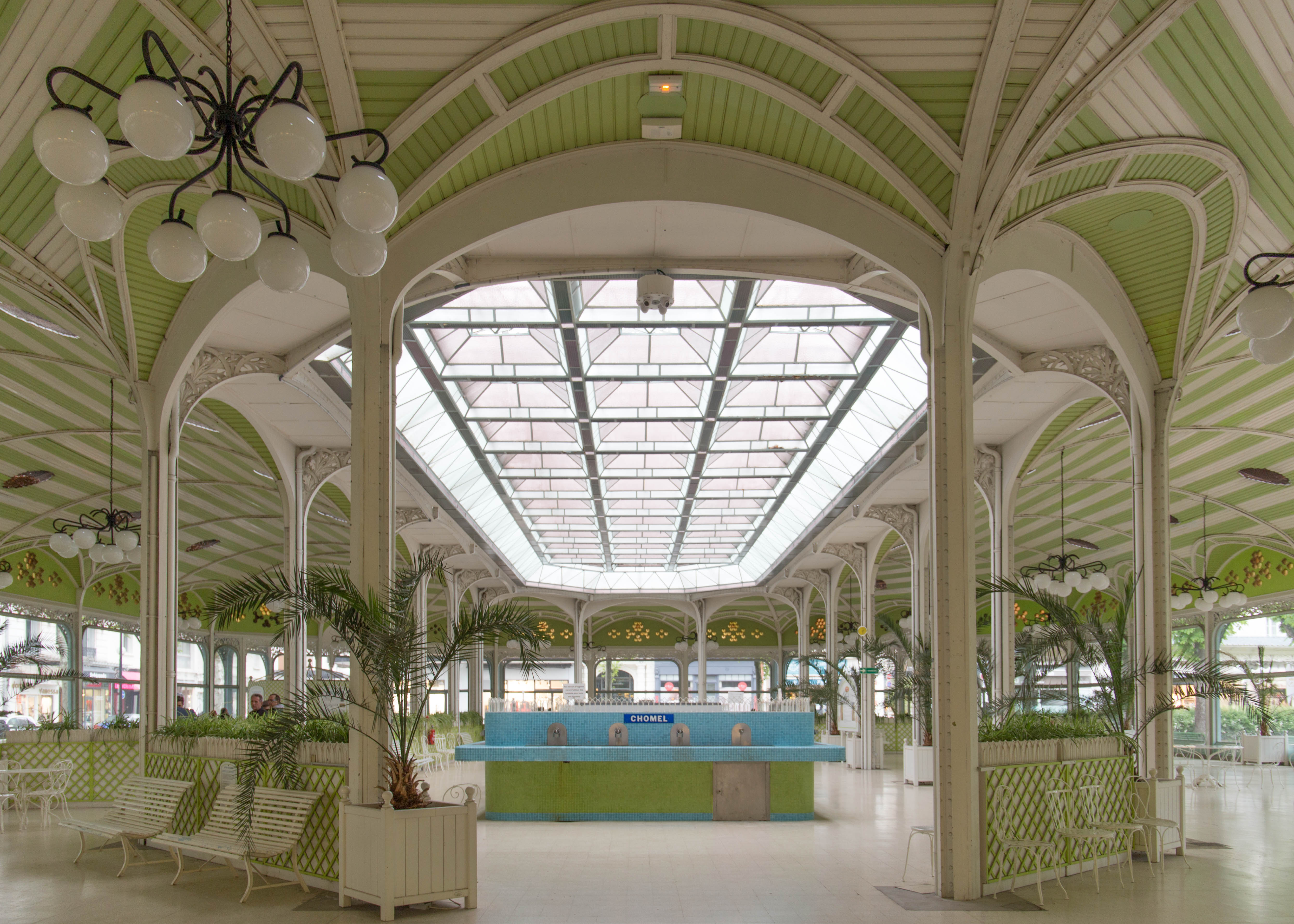 VICHY QUEEN OF THE SPA TOWNS O'Bon Paris Easy to be Parisian